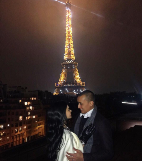 10 Gambar Romantik Anzalna & Suami di Kota Paris Yang ... - 481 x 546 png 360kB