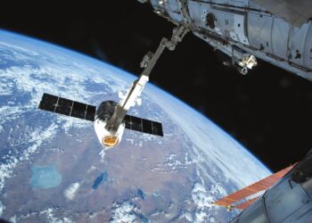 This NASA image taken April 17, 2015 shows the Canadarm 2 reaching out to grapple the SpaceX Dragon cargo spacecraft and prepare it to be pulled into its port on the International Space Station. Robotics officers at Mission Control, in the Johnson Space Center Houston Texas will command the Canadarm2 robotic arm to maneuver Dragon to its installation position at the Earth-facing port of the Harmony module where it will reside for the next five weeks. AFP PHOTO / HANDOUT / NASA       == RESTRICTED TO EDITORIAL USE / MANDATORY CREDIT: "AFP PHOTO / HANDOUT / NASA "/ NO MARKETING / NO ADVERTISING CAMPAIGNS / NO A LA CARTE SALES / DISTRIBUTED AS A SERVICE TO CLIENTS ==